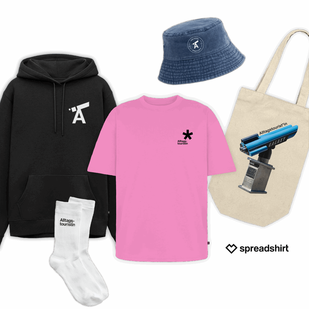 GODNEWS Alltagstourist*in, Merch-Artikel